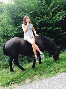 metta-angel-on-bella